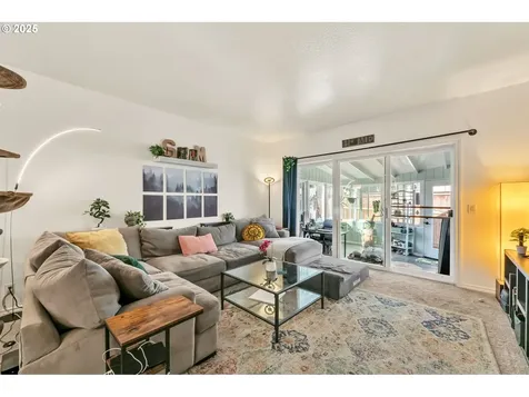 2736/2740 Coburg Road Eugene OR 97408