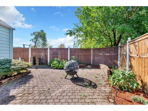 2736/2740 Coburg Road Eugene OR 97408