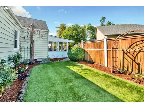 2736/2740 Coburg Road Eugene OR 97408