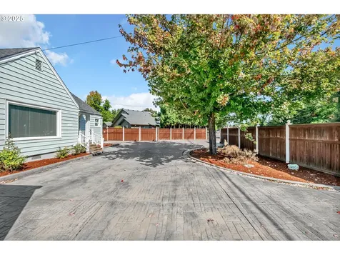 2736/2740 Coburg Road Eugene OR 97408