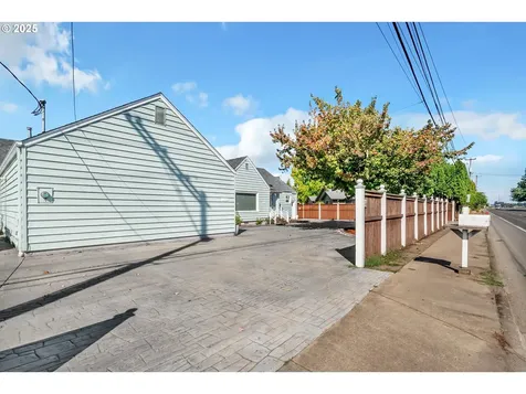 2736/2740 Coburg Road Eugene OR 97408