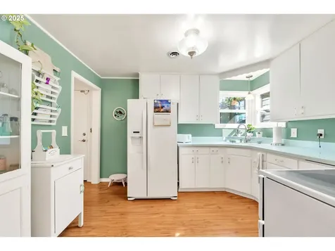 2736/2740 Coburg Road Eugene OR 97408