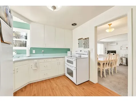 2736/2740 Coburg Road Eugene OR 97408