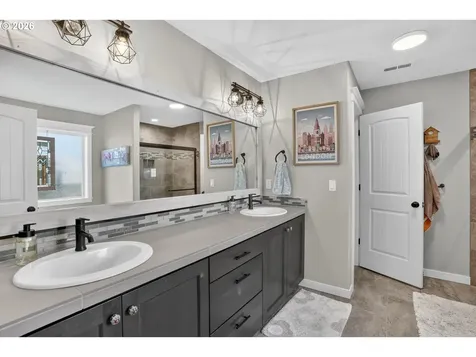 3934 N Boomer Drive Newberg OR 97132