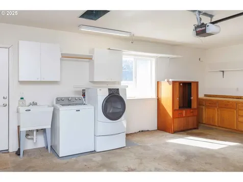7941 Upper Olalla Road Winston OR 97496