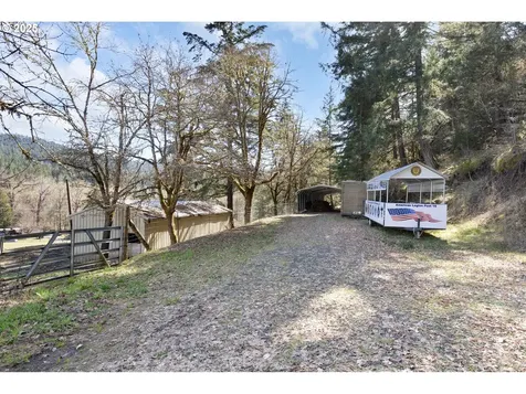 7941 Upper Olalla Road Winston OR 97496