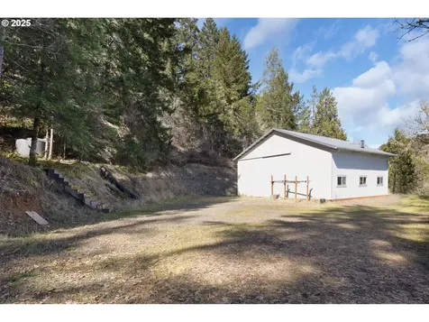 7941 Upper Olalla Road Winston OR 97496