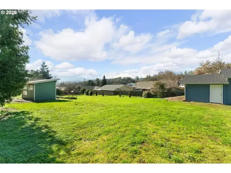 1378 NW Grove Street Roseburg OR 97471