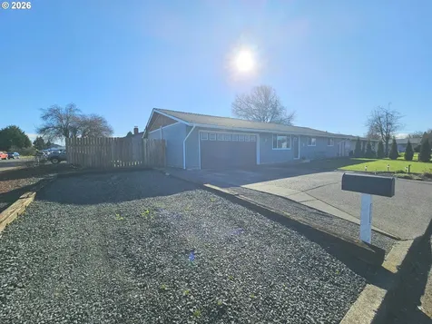390 N 7th Place Harrisburg OR 97446