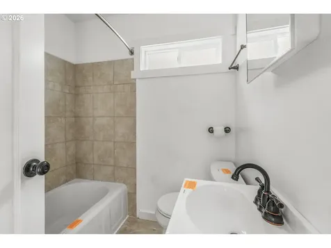 1001 S 6th Avenue Kelso WA 98626