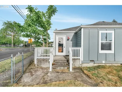 1001 S 6th Avenue Kelso WA 98626