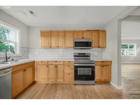 1001 S 6th Avenue Kelso WA 98626