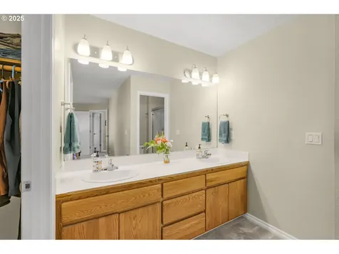12717 SE Bluff Drive Clackamas OR 97015