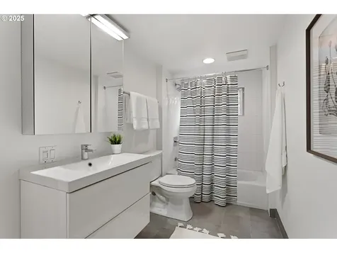 3049 SW 36th Avenue Portland OR 97221