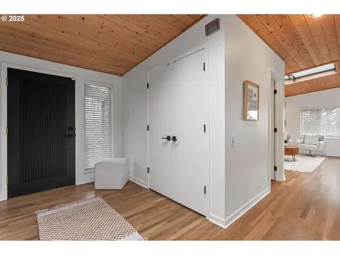 3049 SW 36th Avenue Portland OR 97221