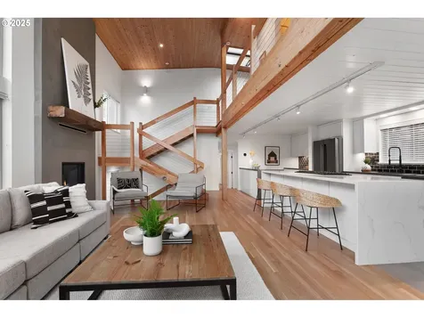 3049 SW 36th Avenue Portland OR 97221