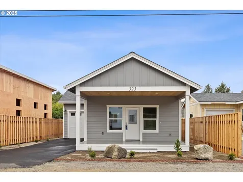 323 SE Oar Avenue Lincoln City OR 97367