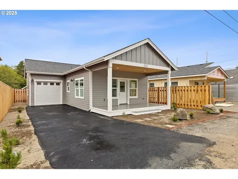 323 SE Oar Avenue Lincoln City OR 97367