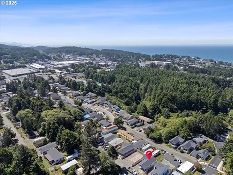 323 SE Oar Avenue Lincoln City OR 97367