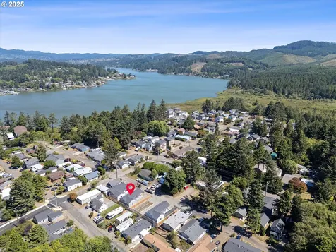 323 SE Oar Avenue Lincoln City OR 97367