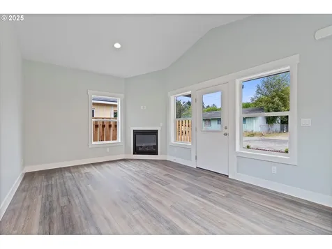 323 SE Oar Avenue Lincoln City OR 97367