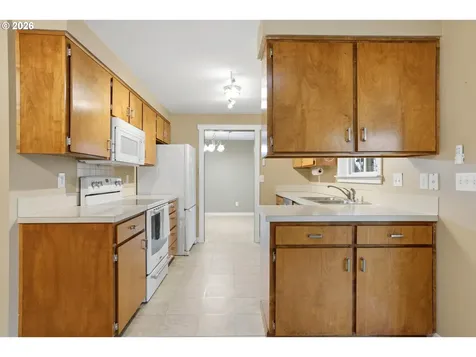 1967 Astor Way Woodburn OR 97071