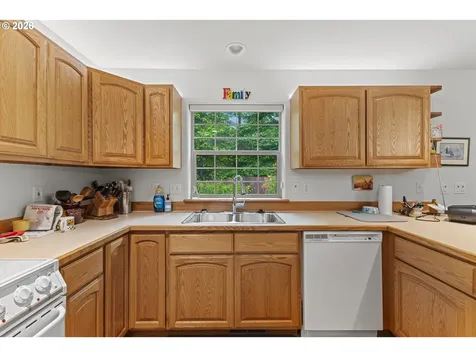 2142 Lynne Drive North Bend OR 97459