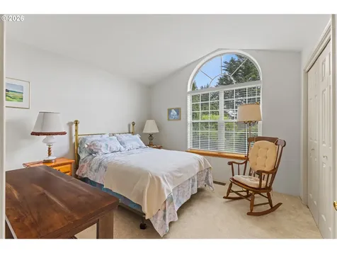 2142 Lynne Drive North Bend OR 97459