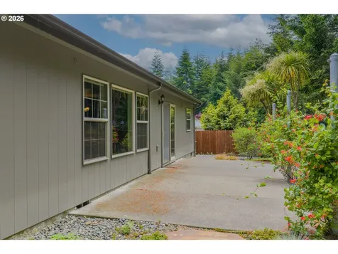 2142 Lynne Drive North Bend OR 97459