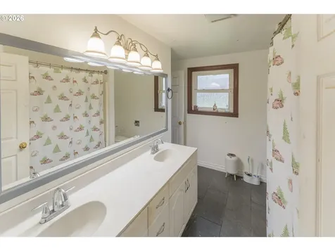 4905 NE 142nd Avenue Vancouver WA 98682