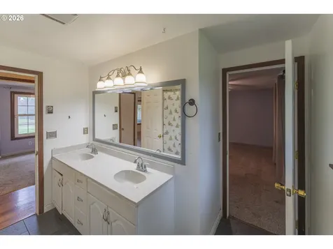 4905 NE 142nd Avenue Vancouver WA 98682