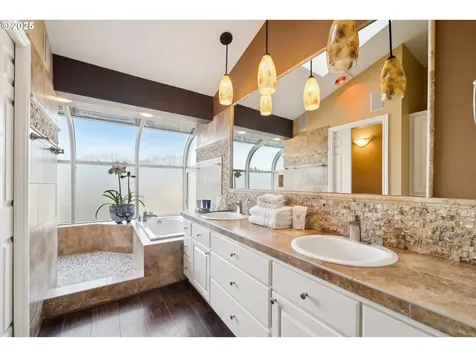 21615 NE Interlachen Lane Fairview OR 97024