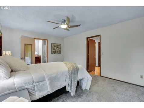 10033 SW Quail Post Road Portland OR 97219