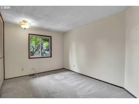 10033 SW Quail Post Road Portland OR 97219