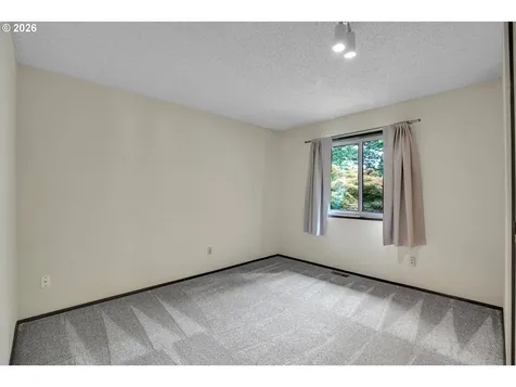 10033 SW Quail Post Road Portland OR 97219