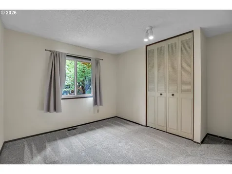 10033 SW Quail Post Road Portland OR 97219