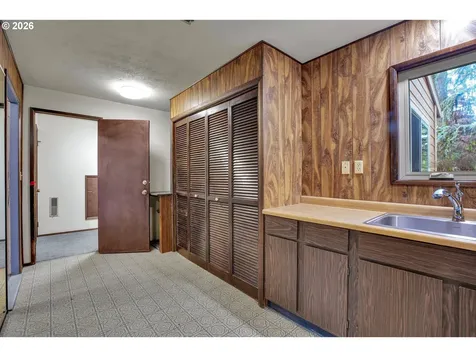 10033 SW Quail Post Road Portland OR 97219