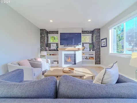 8588 SW Summit Court Portland OR 97225