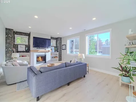 8588 SW Summit Court Portland OR 97225