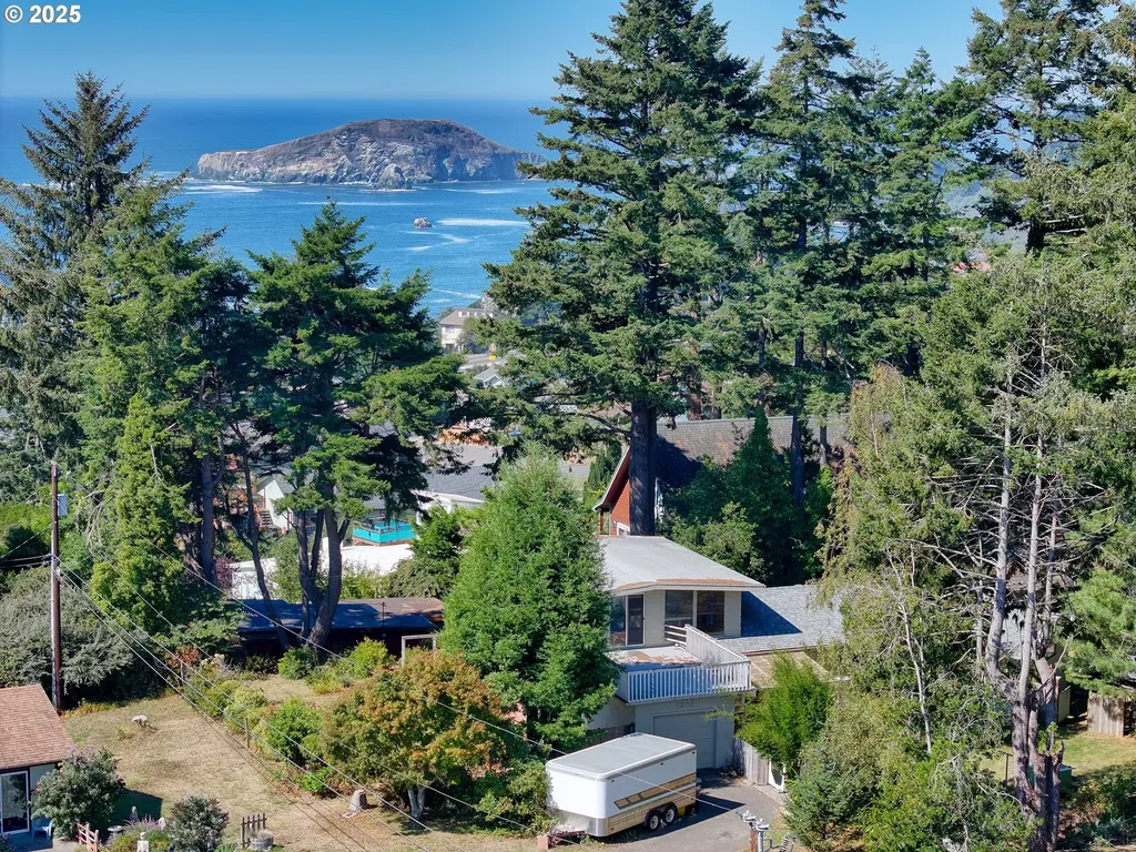 1210 E Mar Vista Lane Brookings OR 97415