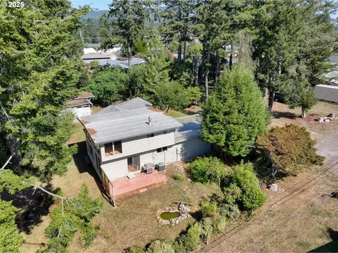 1210 E Mar Vista Lane Brookings OR 97415