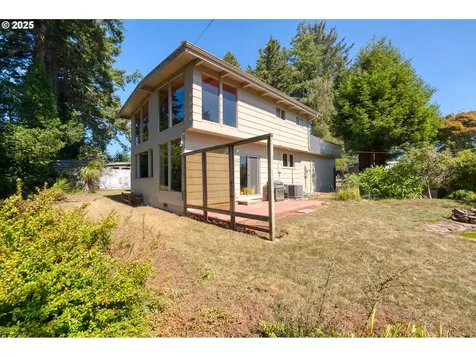 1210 E Mar Vista Lane Brookings OR 97415