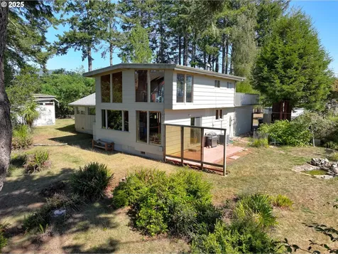 1210 E Mar Vista Lane Brookings OR 97415
