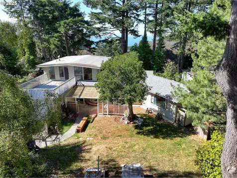 1210 E Mar Vista Lane Brookings OR 97415