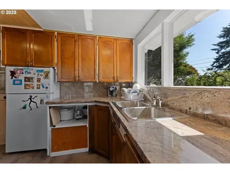 1210 E Mar Vista Lane Brookings OR 97415
