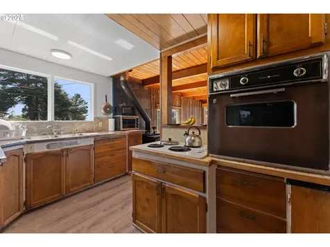 1210 E Mar Vista Lane Brookings OR 97415