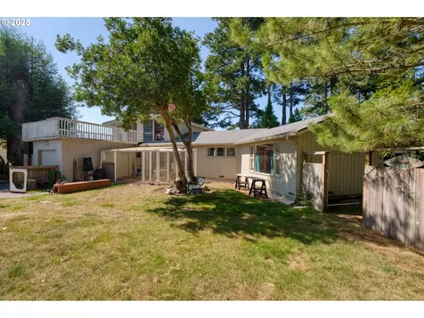 1210 E Mar Vista Lane Brookings OR 97415