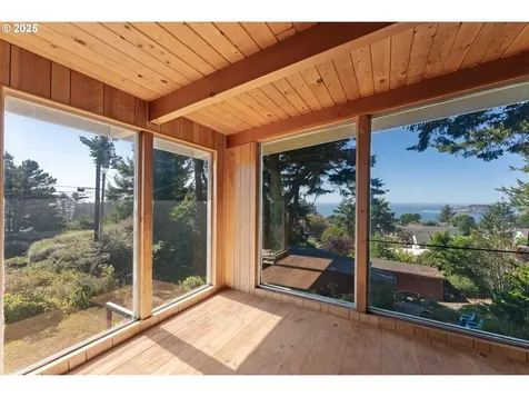 1210 E Mar Vista Lane Brookings OR 97415