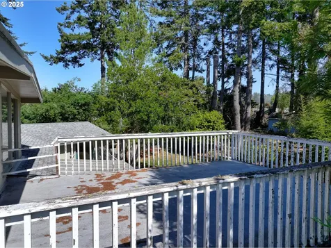 1210 E Mar Vista Lane Brookings OR 97415