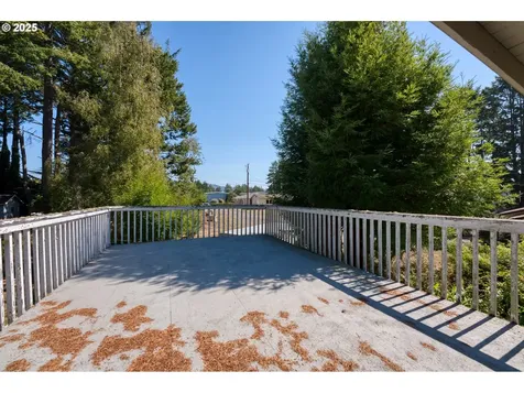 1210 E Mar Vista Lane Brookings OR 97415